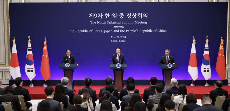 Why Is China Hailing A “New Beginning” At Trilateral Summit With Japan And South Korea?